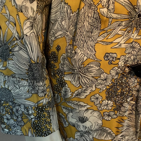 Beautiful yellow floral print jacket 🧥. From Liberty - Picture 4 of 7